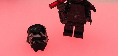 #shortcut: So sieht der LEGO Star Wars Kylo Ren ohne Helm aus